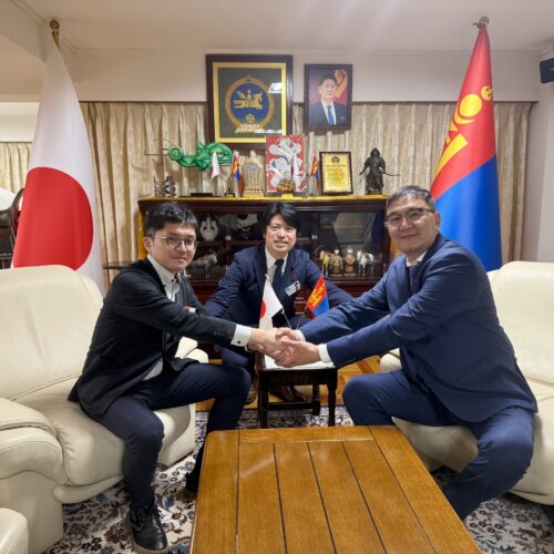 ムンフバット参事官、株式会社Plan C 古川社長、会計士の齋藤さんと。